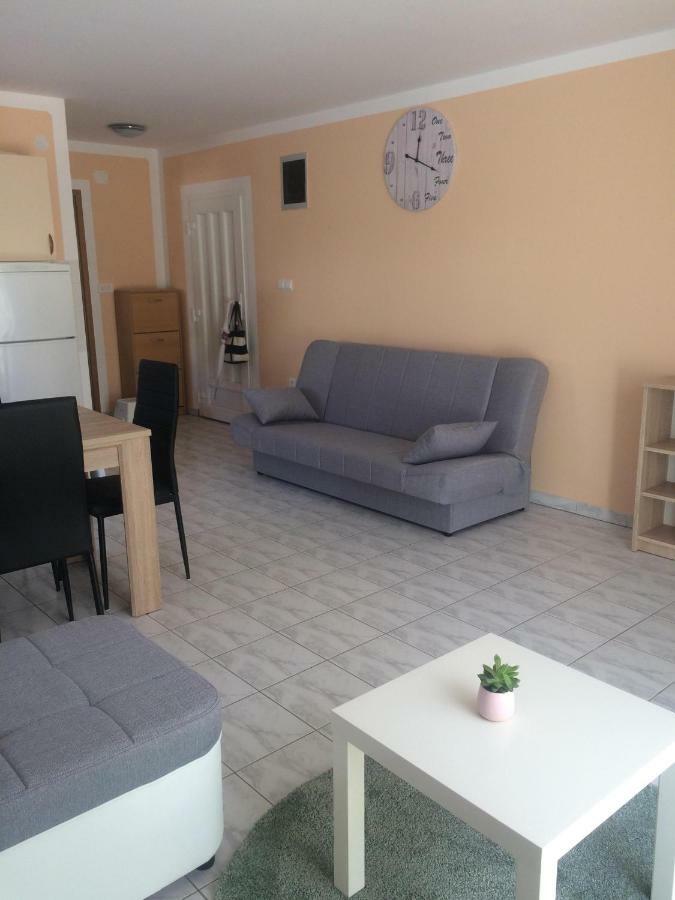 Obiteljski Apartman Filip U Blizini Plaze Za Djecu Palit Dış mekan fotoğraf