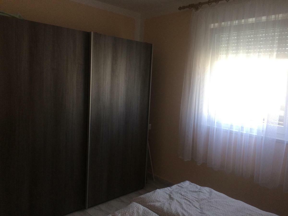 Obiteljski Apartman Filip U Blizini Plaze Za Djecu Palit Dış mekan fotoğraf
