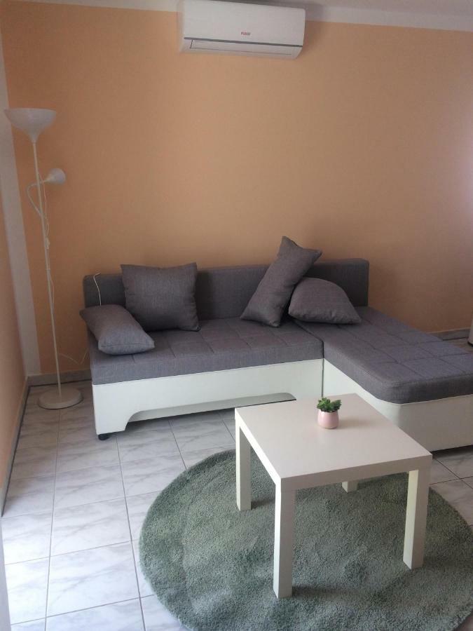 Obiteljski Apartman Filip U Blizini Plaze Za Djecu Palit Dış mekan fotoğraf