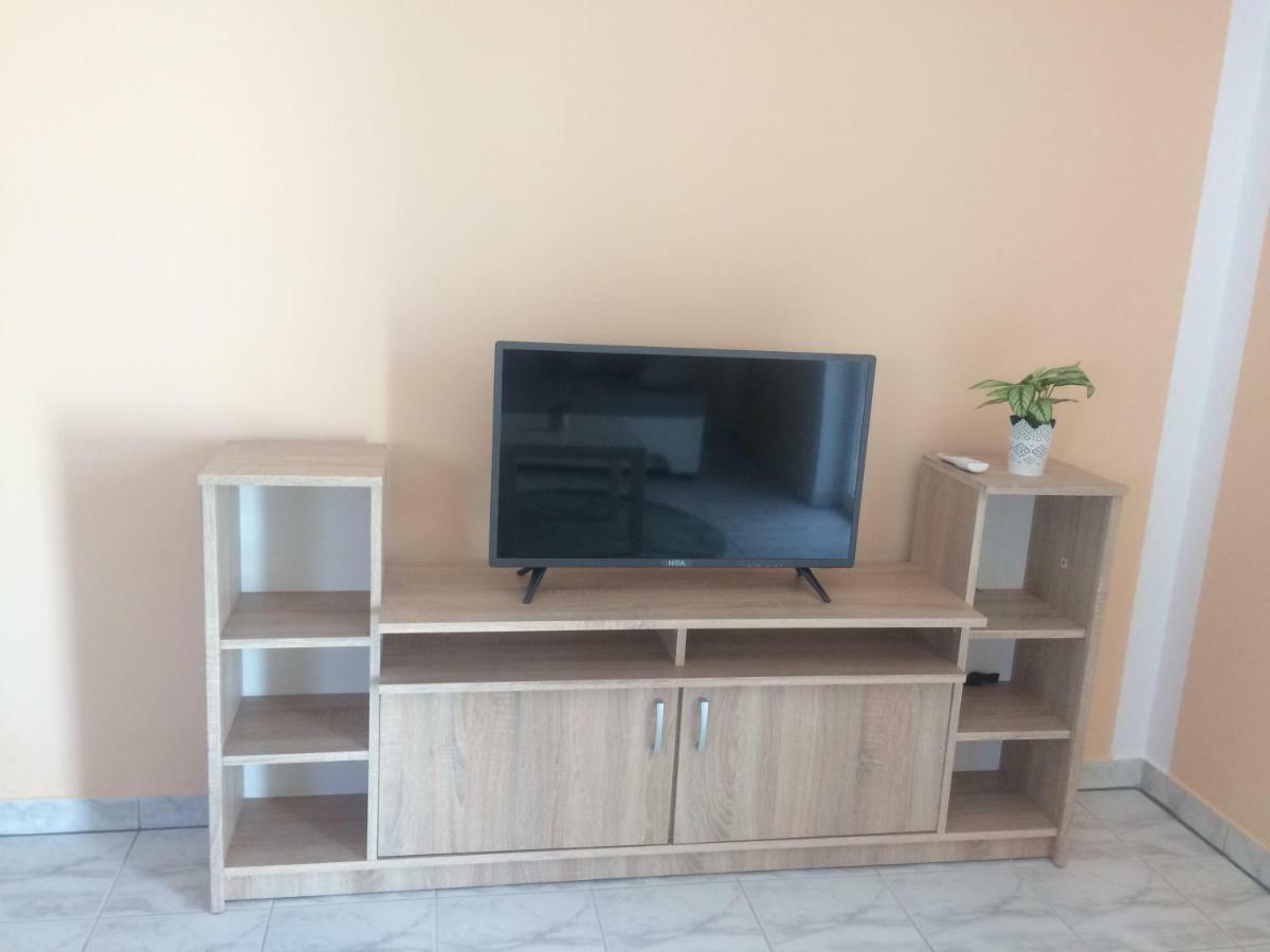 Obiteljski Apartman Filip U Blizini Plaze Za Djecu Palit Dış mekan fotoğraf