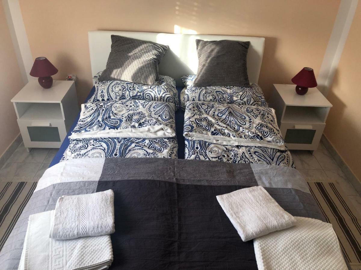 Obiteljski Apartman Filip U Blizini Plaze Za Djecu Palit Dış mekan fotoğraf